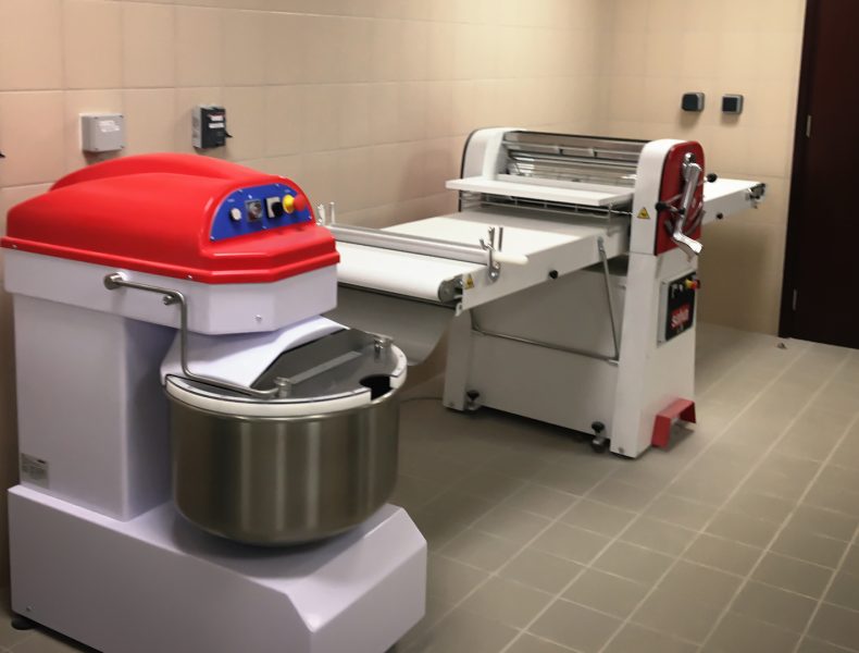 BAKERY-EQUIPMENTS-IN-QATAR-dough-kneader-&-mixer2
