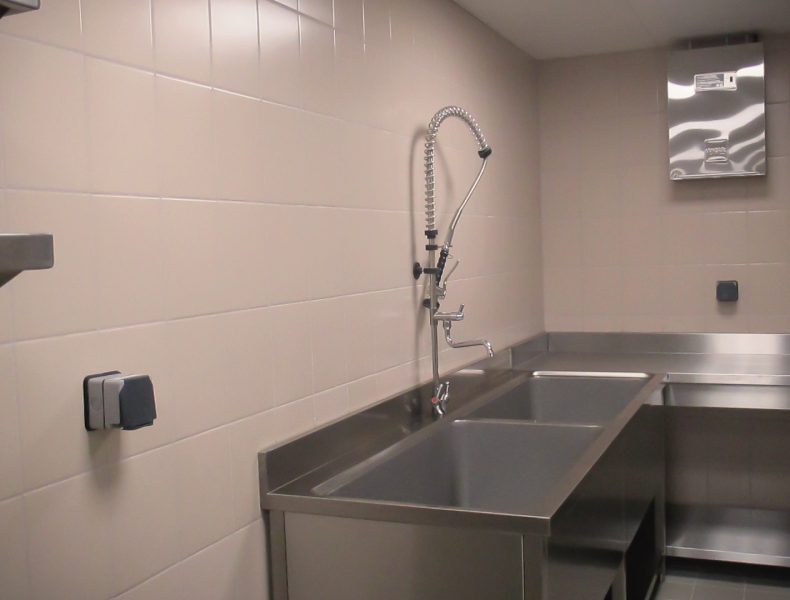 STAINLESS-STEEL-KITCHEN-SUPPLIER-IN-DOHA-QATAR-2